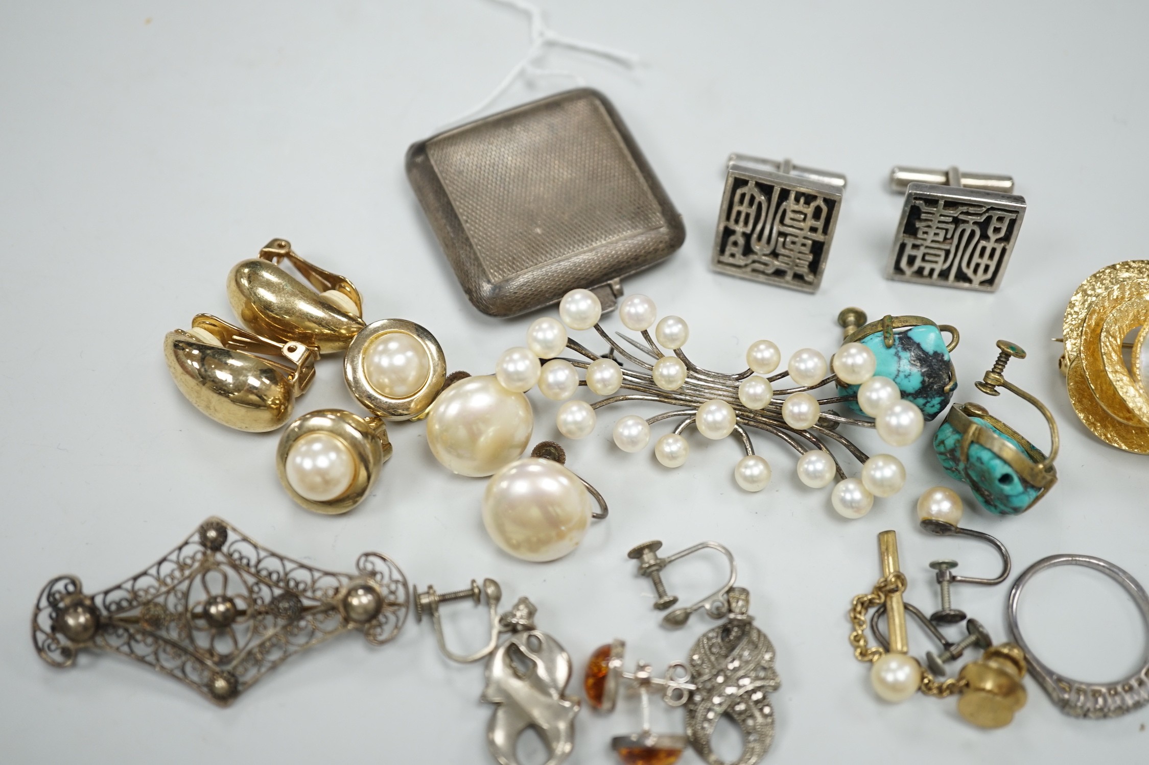 A 1930's engine turned silver travelling timepiece, Birmingham, 1934, 39mm and a group of assorted costume jewellery.